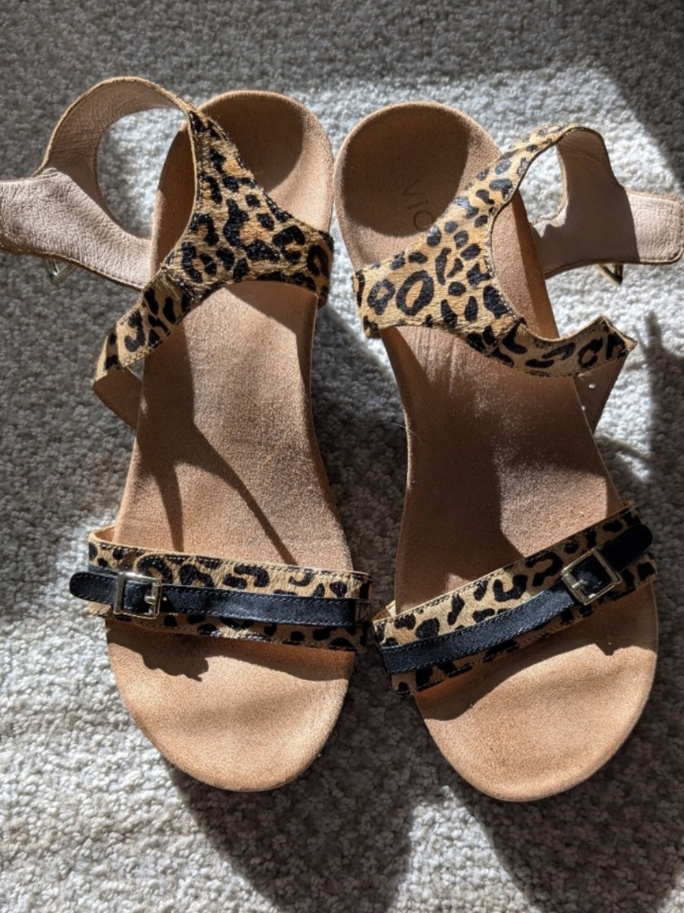 🐆 Vionic Leopard Animal Print Calf Hair & Leather Wedge Ankle Wrap Sandals 10